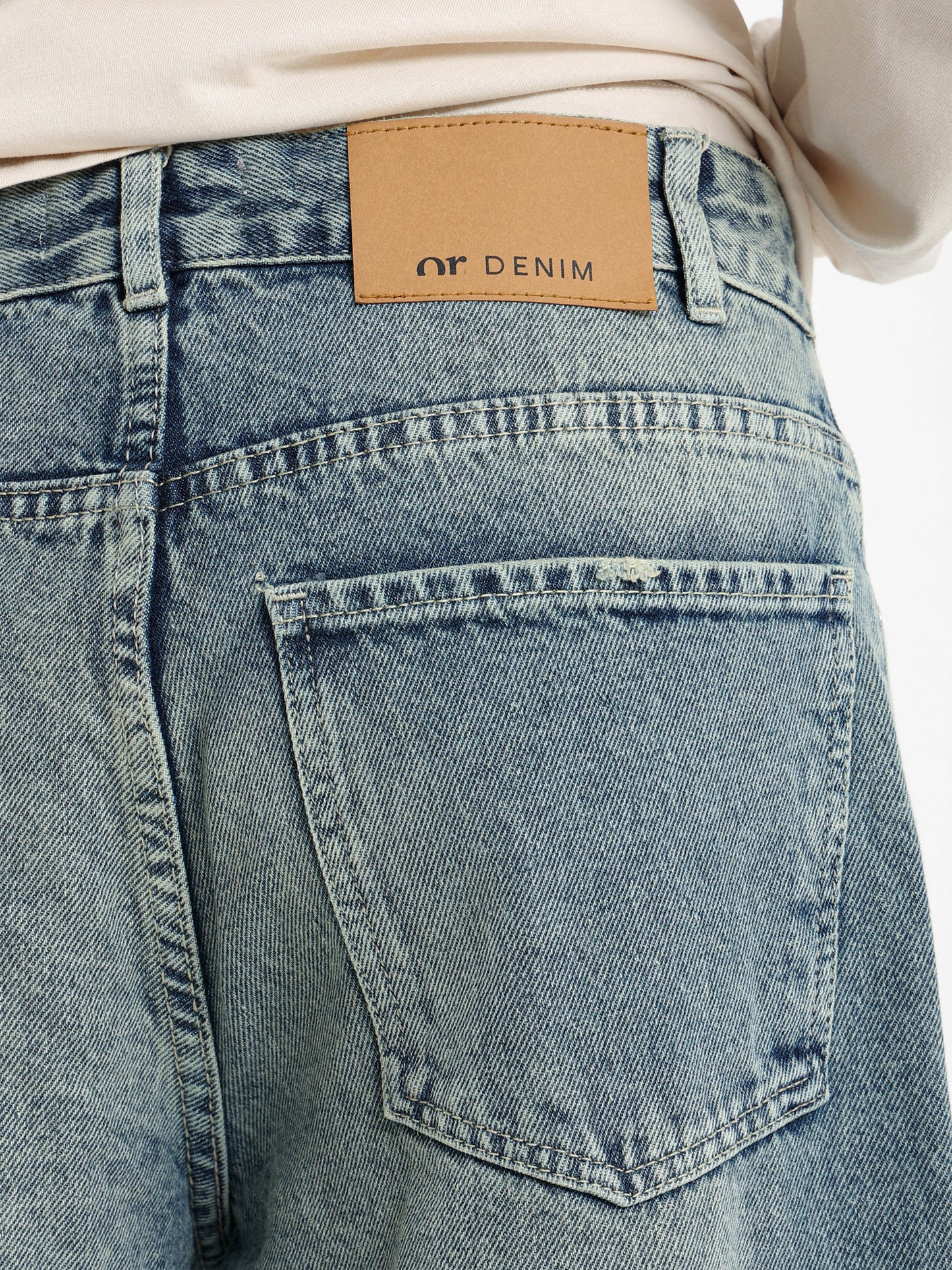 Loose Low-Waist Jeans