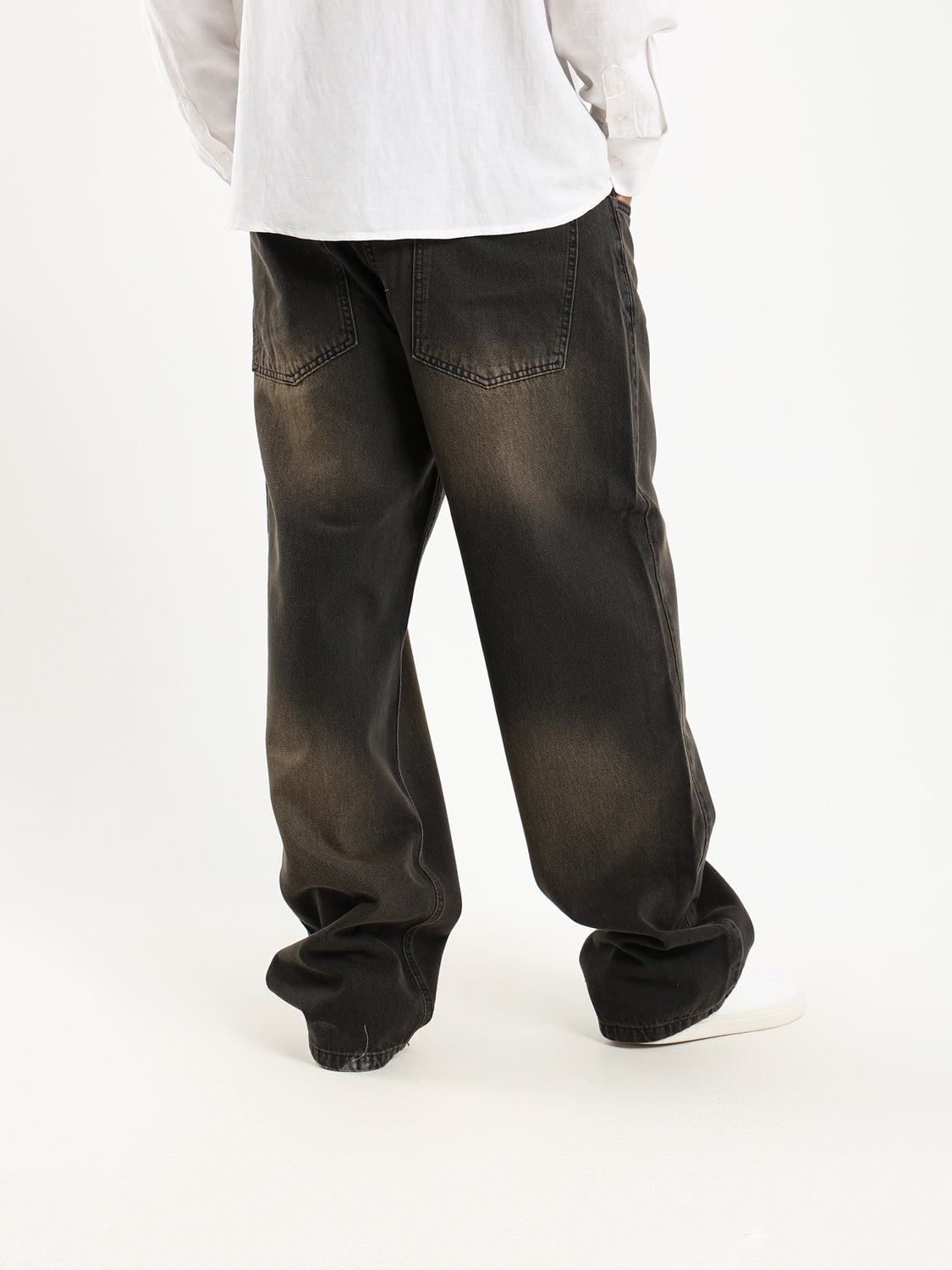High Contrast Loose Washed Jeans