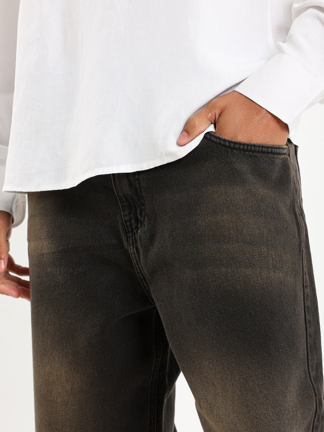 High Contrast Loose Washed Jeans