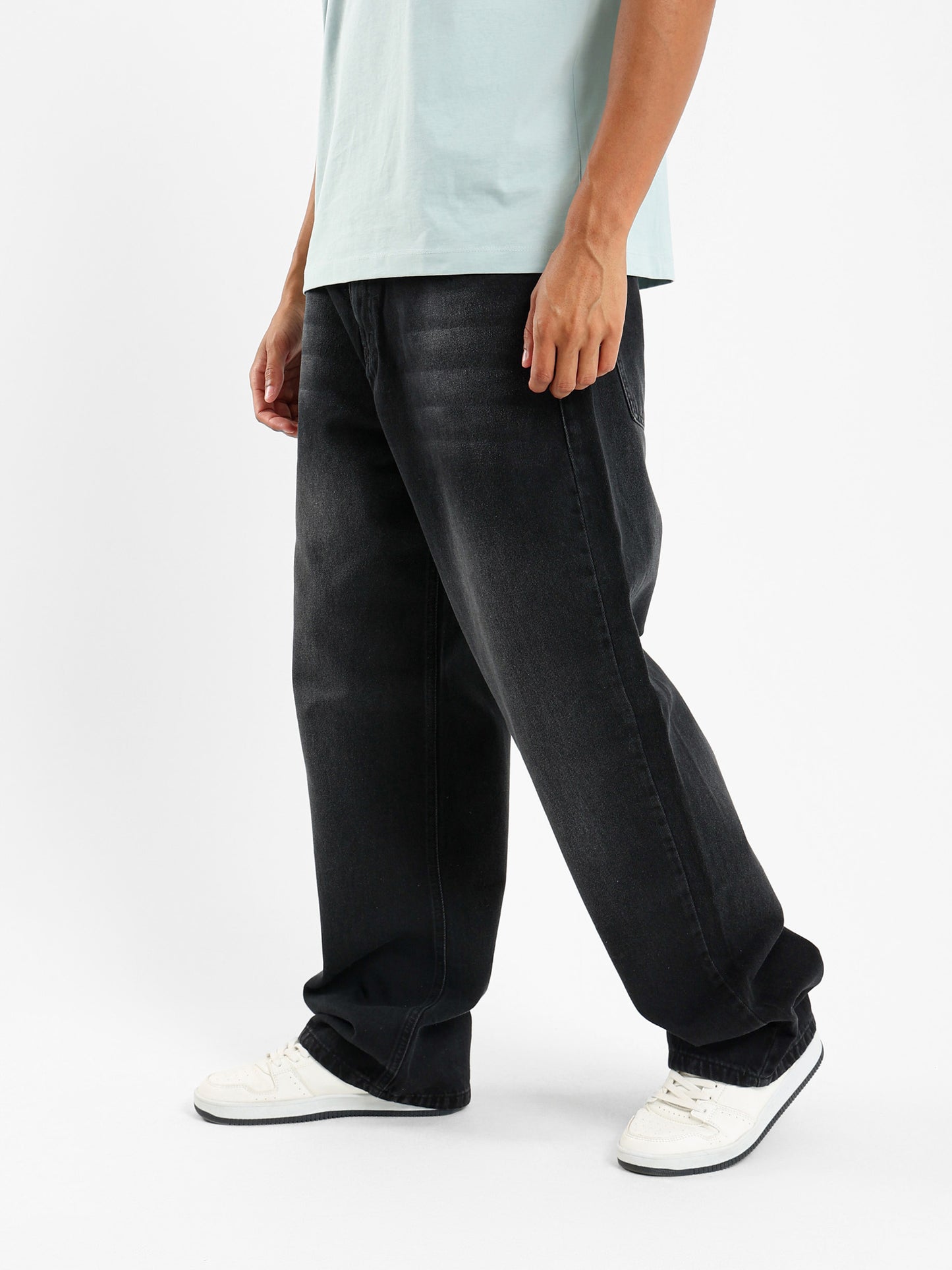 High Contrast Loose Washed Jeans