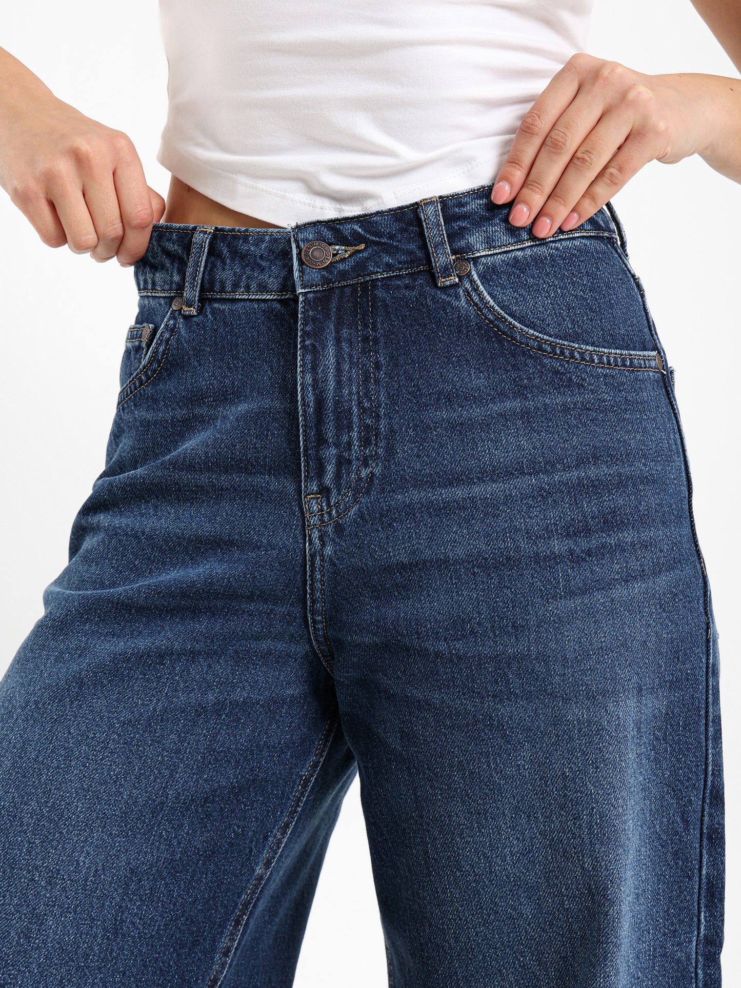 Relaxed Tapered Jeans