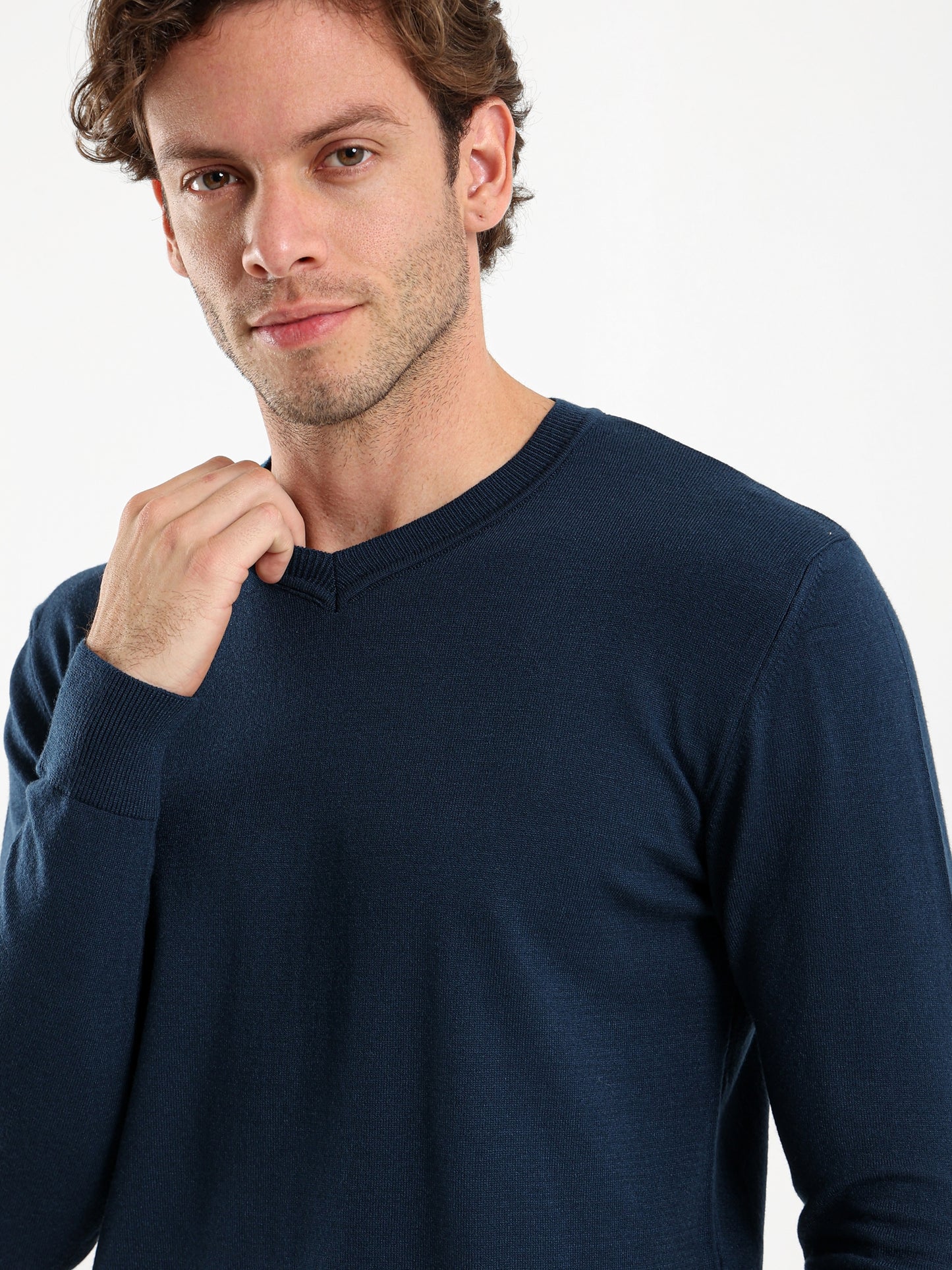 Basic V-Neck Pullover