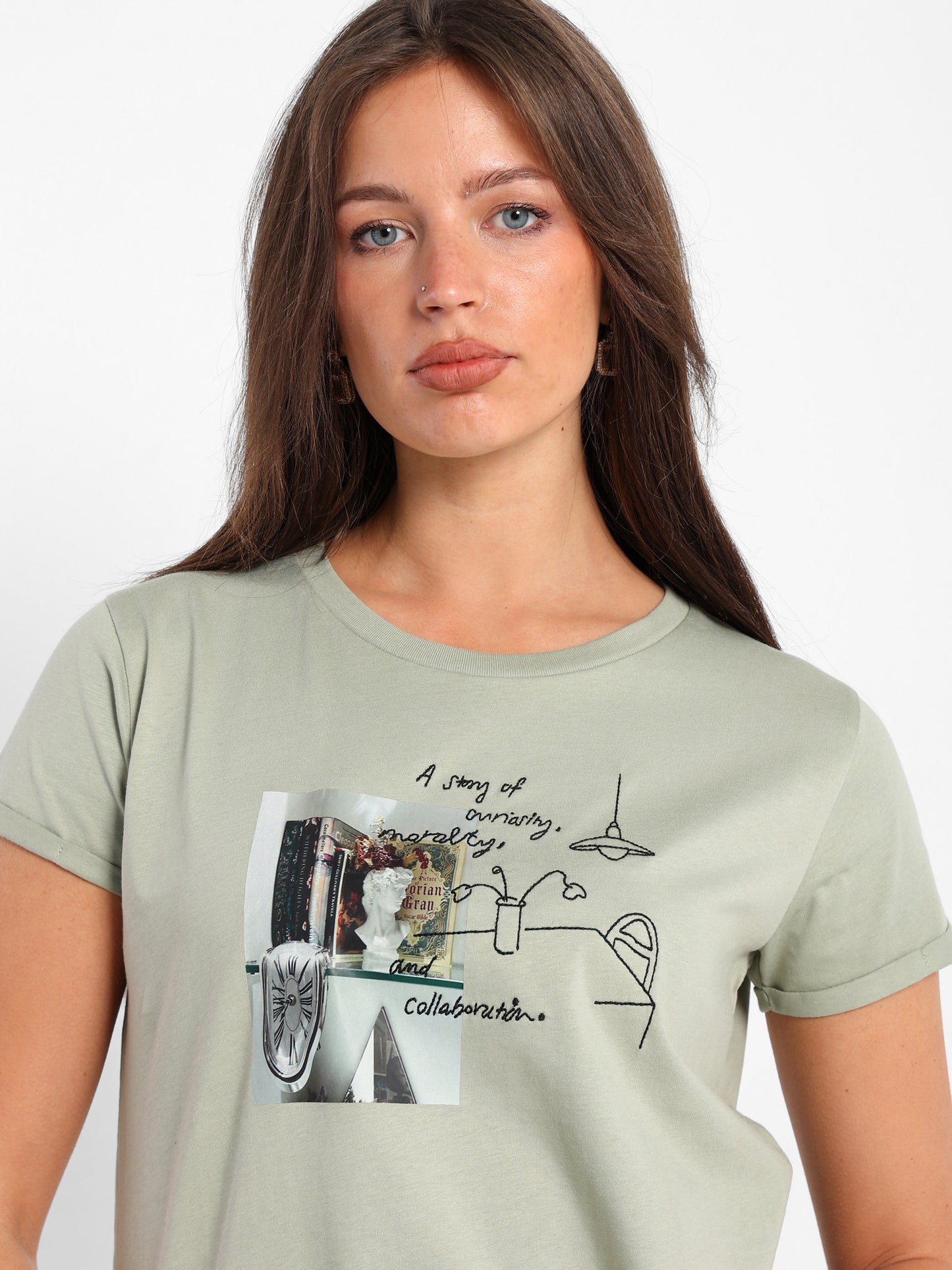 Bookshelf Photo & Embroidered Print T-Shirt
