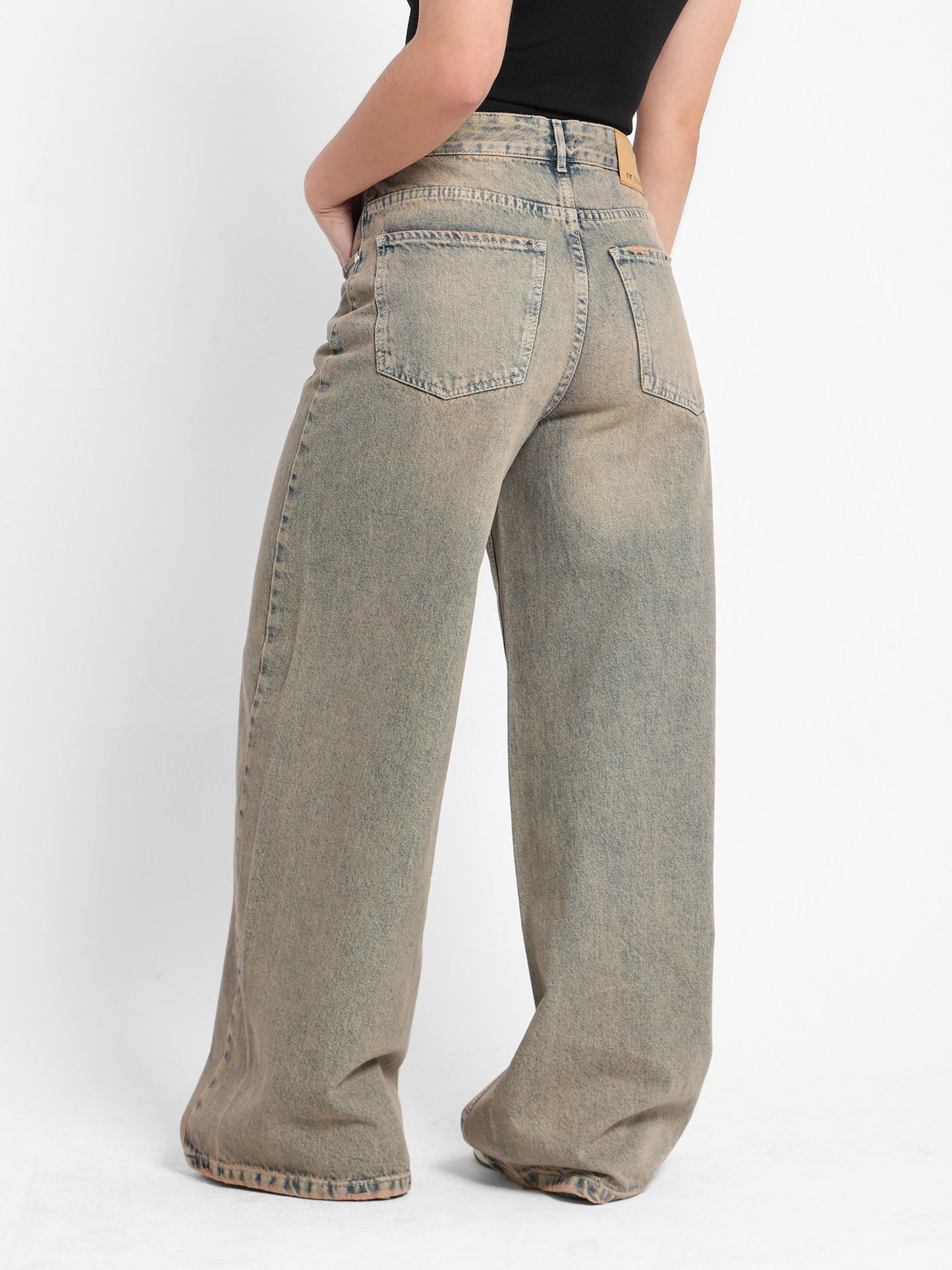 Loose Low-Waist Jeans