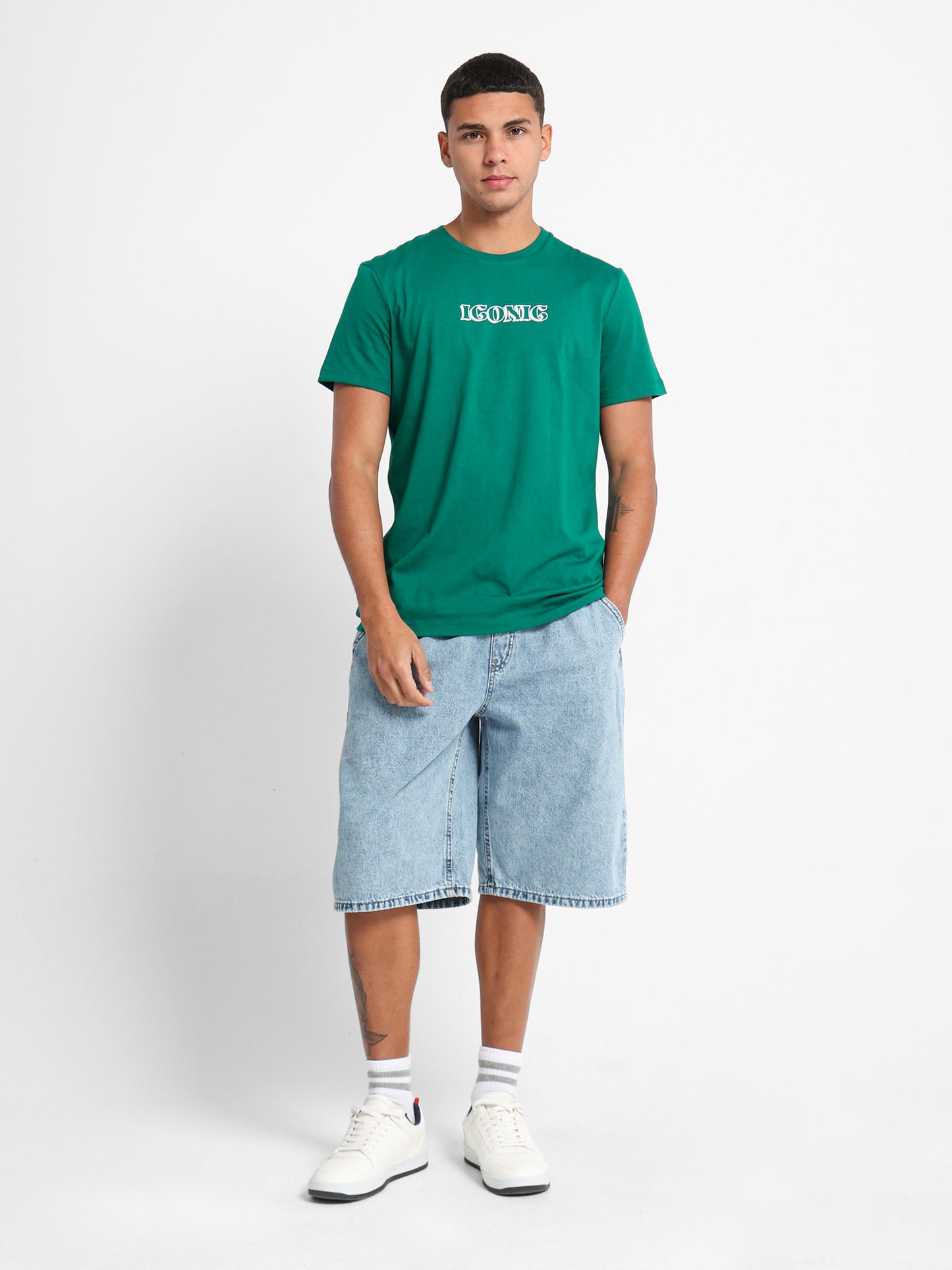 Iconic Statement Graphic T-Shirt