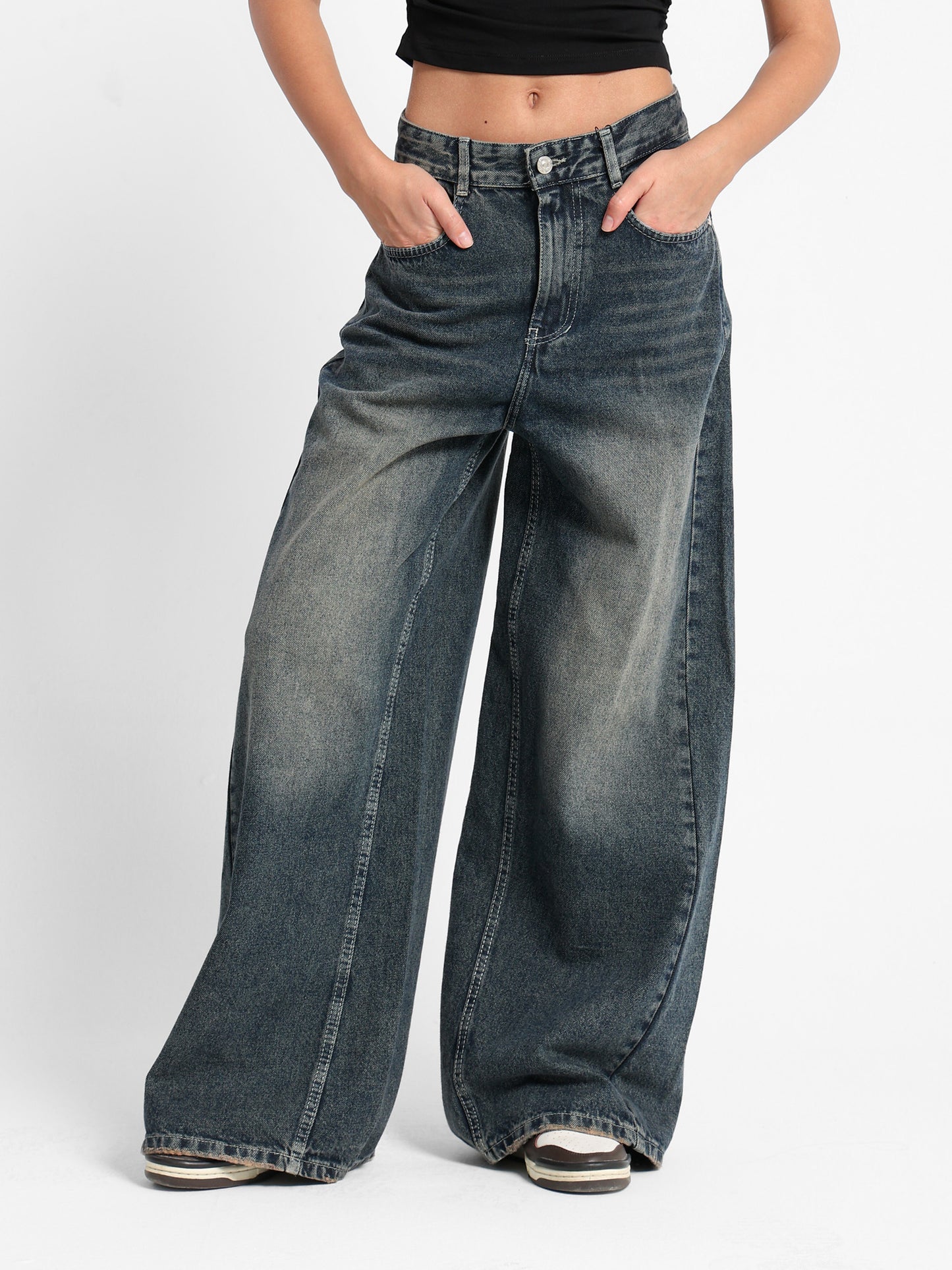 Loose Low-Waist Jeans