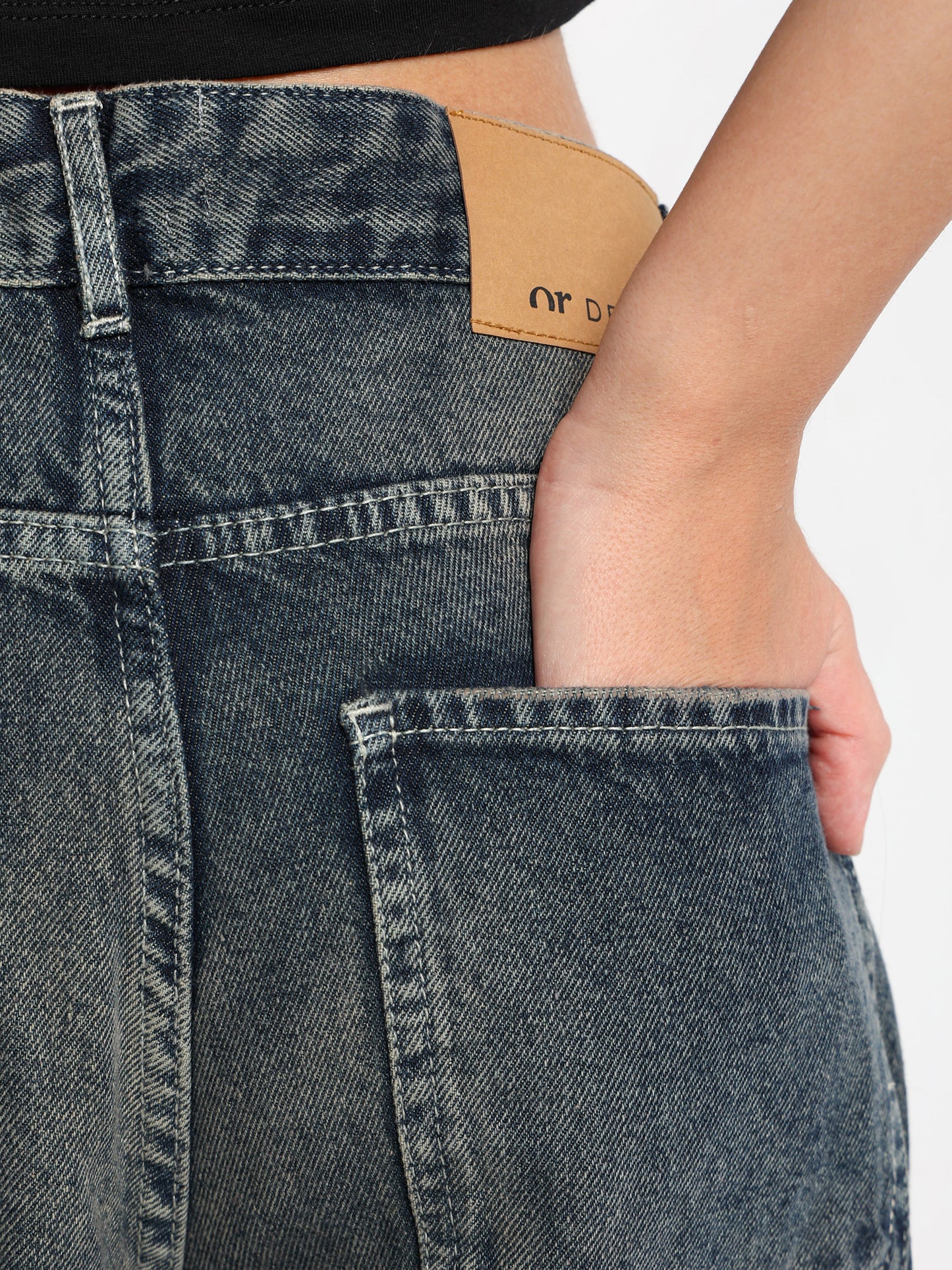 Loose Low-Waist Jeans