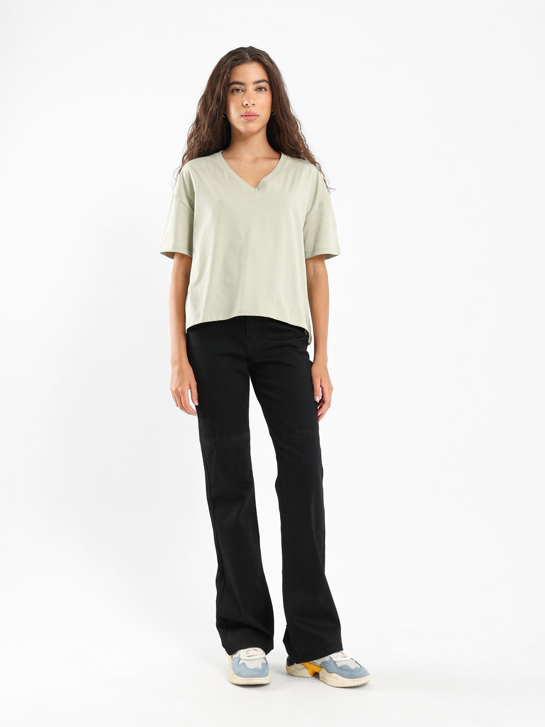 تي شيرت قصير بقصة V-Neck