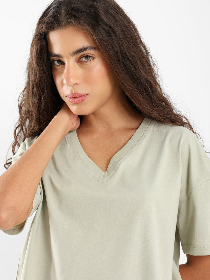 تي شيرت قصير بقصة V-Neck