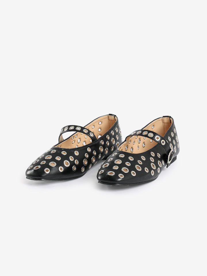 Eyelet-Detail Ballerina