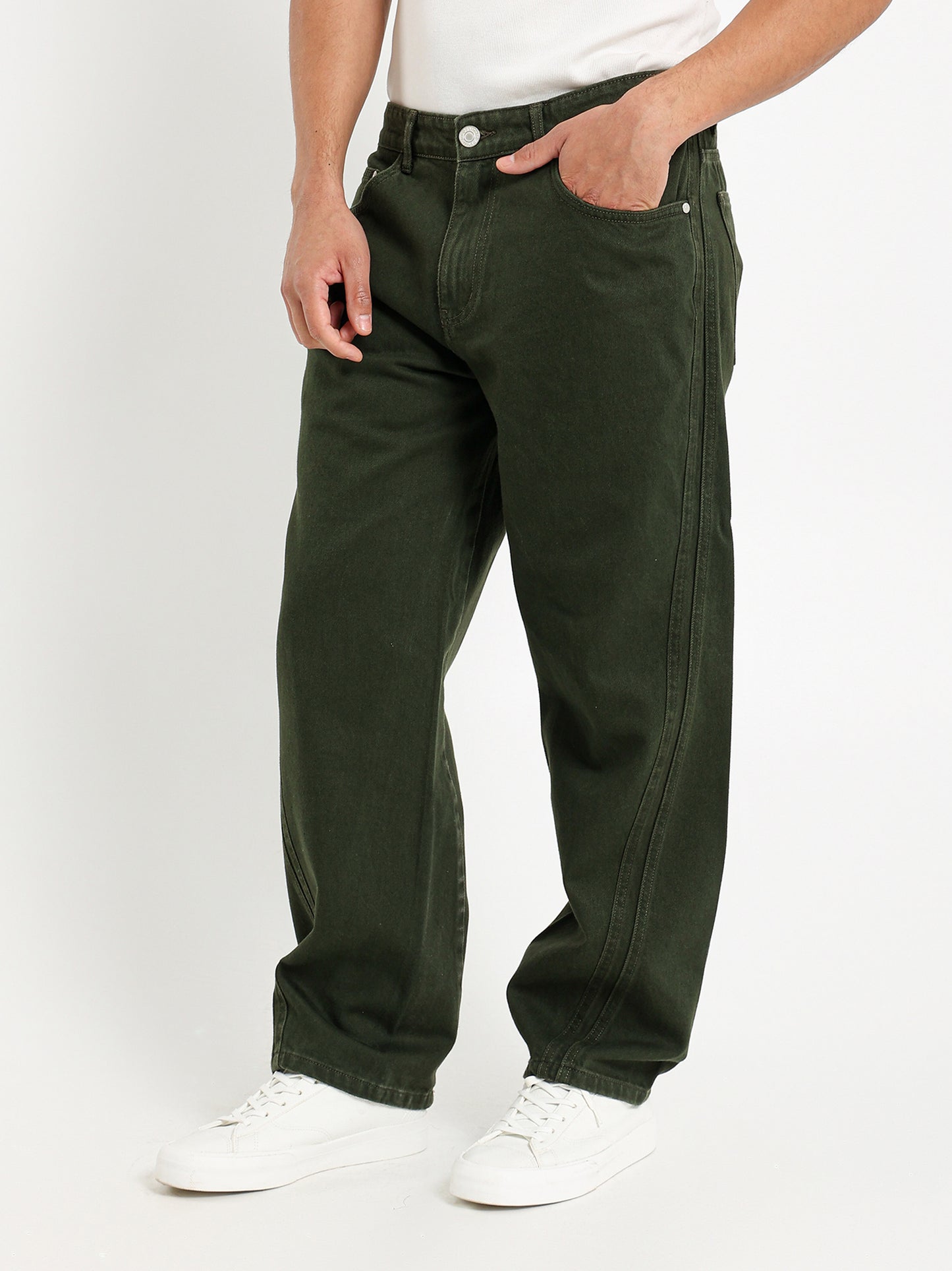 Loose Jeans With Rotated Leg Stitch