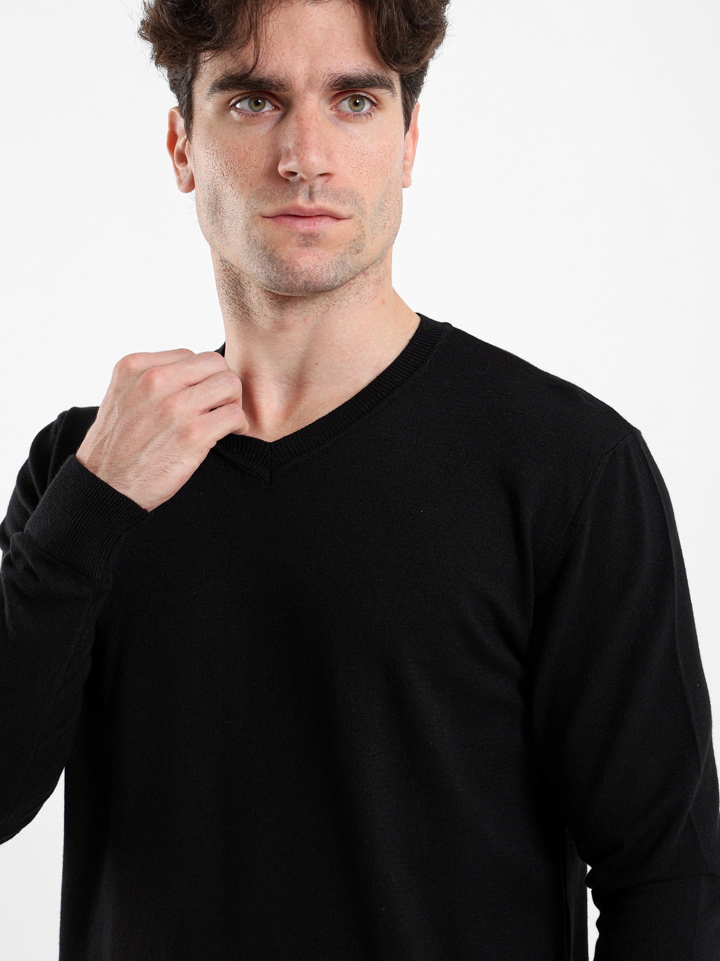 Basic V-Neck Pullover