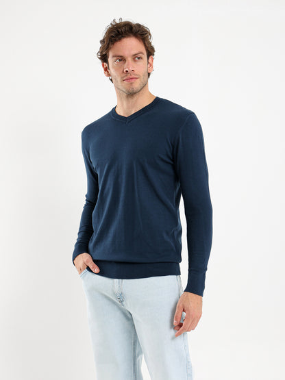 Basic V-Neck Pullover