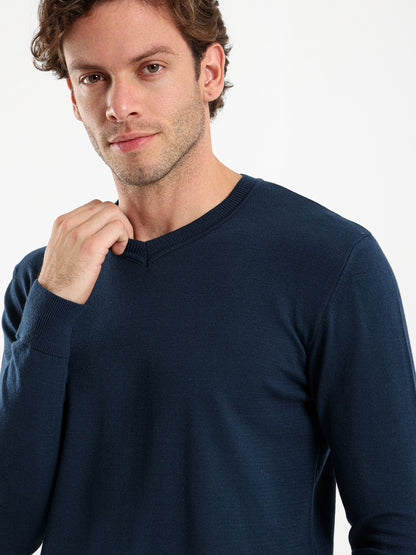 Basic V-Neck Pullover