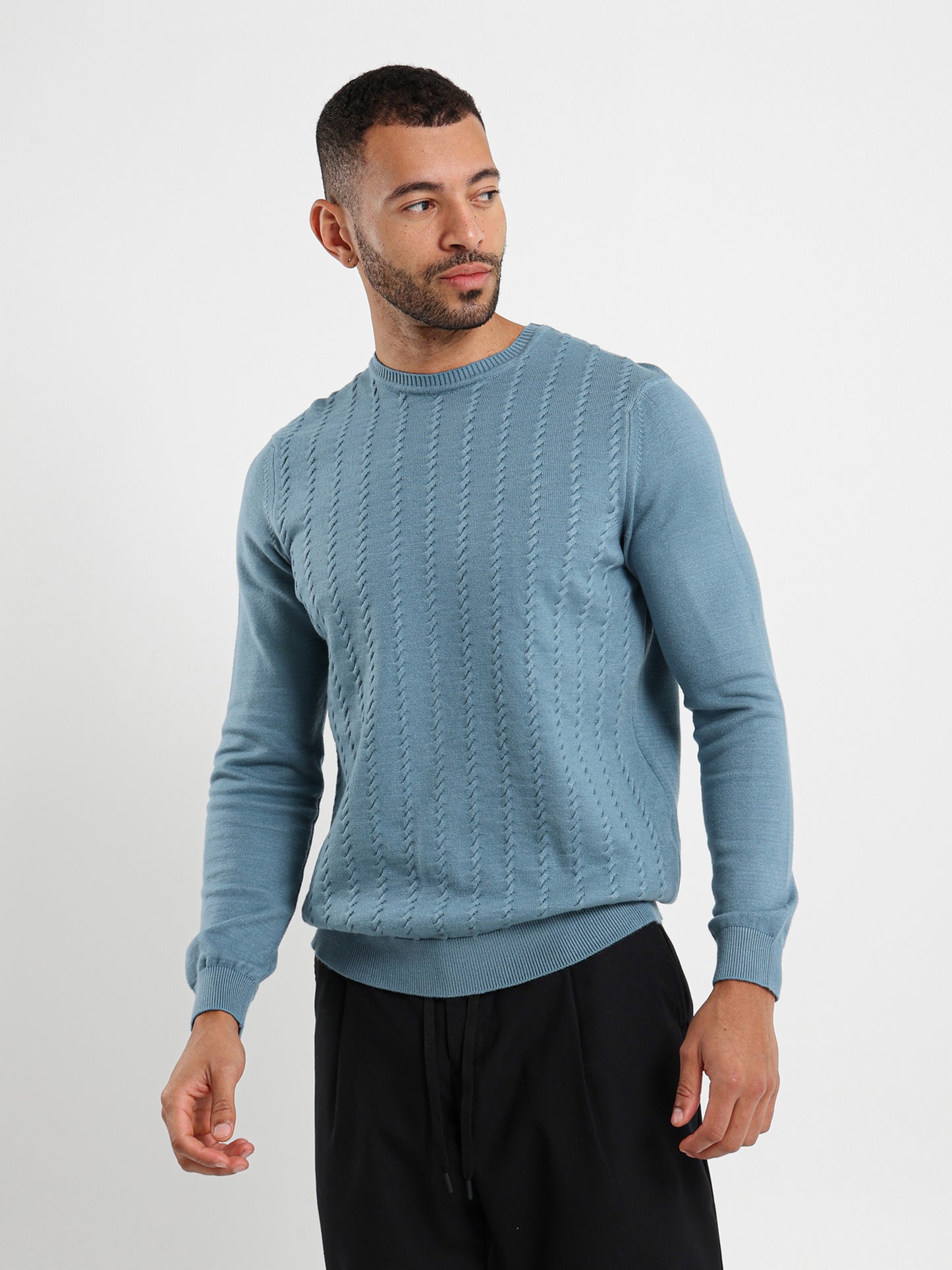 Thin Cable Knit R-Neck