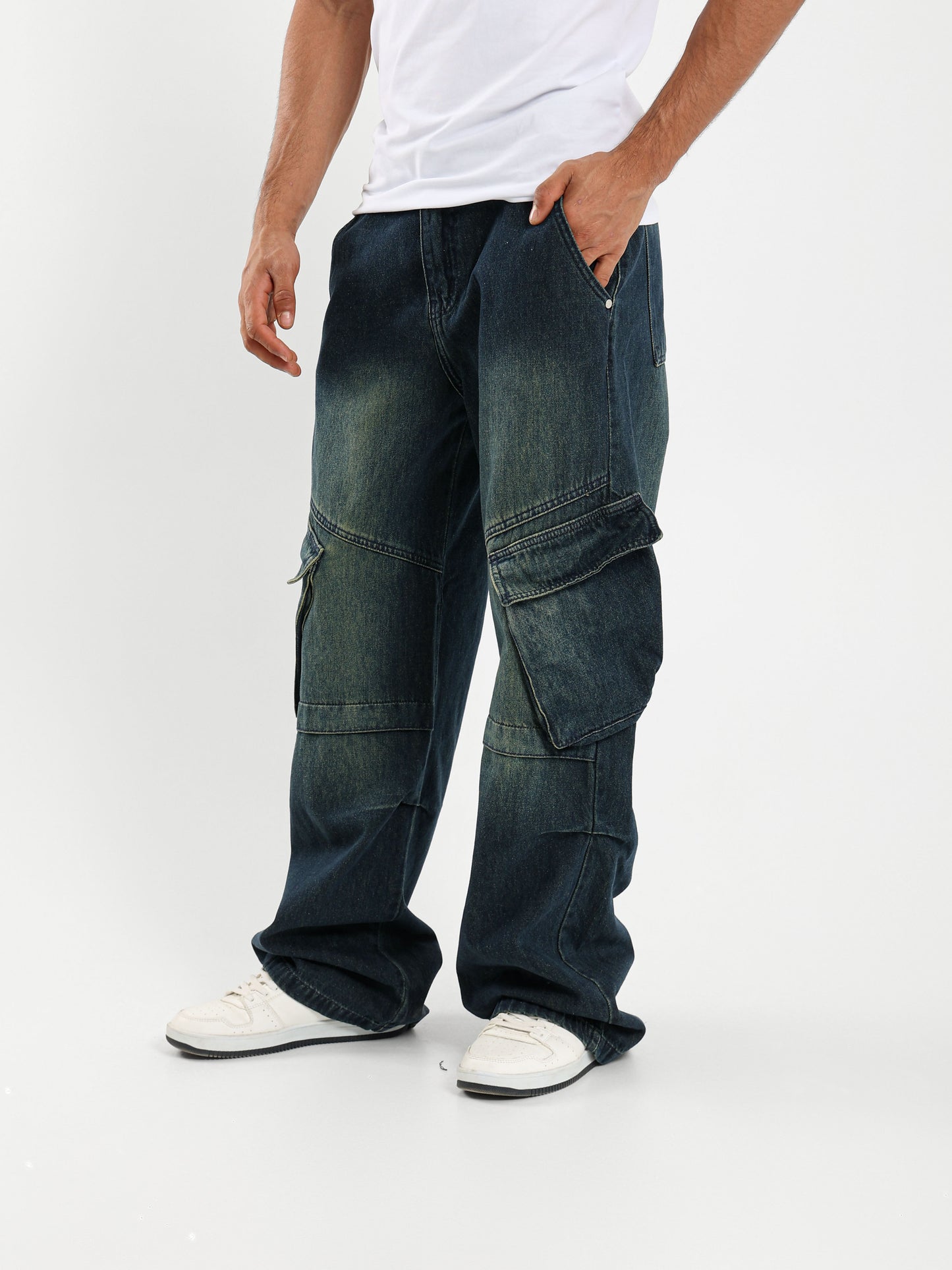 Loose Fit Cargo Jeans