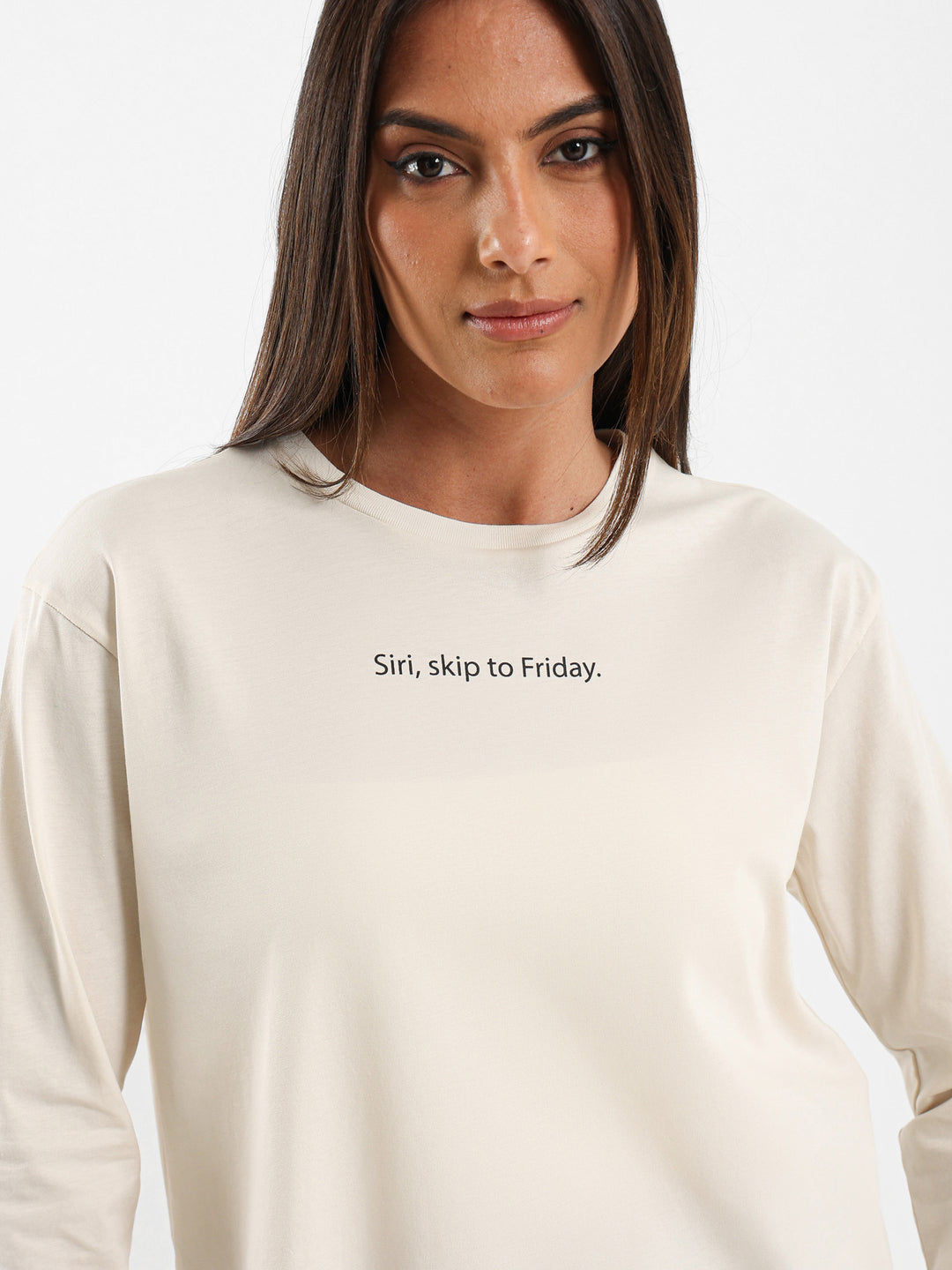 تيشيرت سيرى Skip To Friday بقصة واسعة وأكمام طويلة