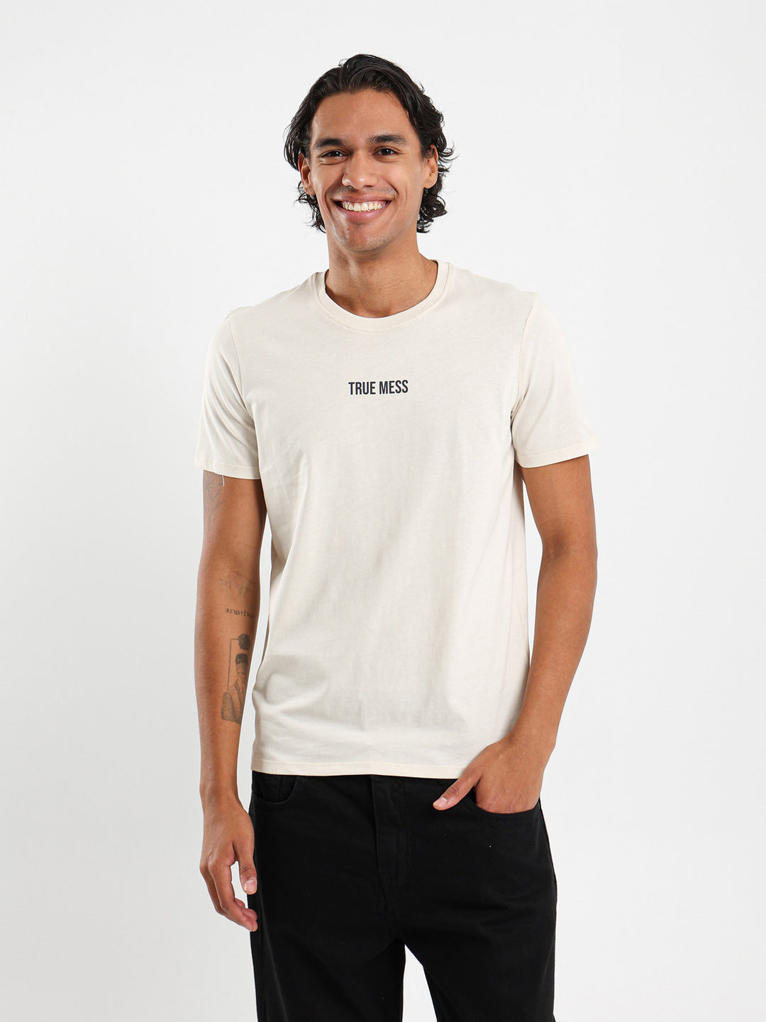 تي شيرت True Mess بطبعة جرافيك