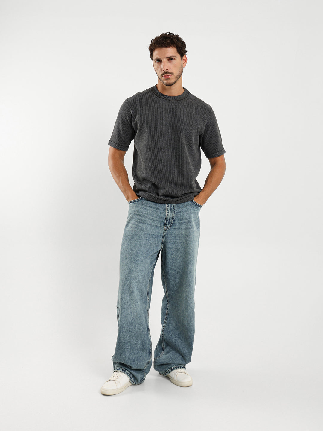 R-Neck T-Shirt With Unfinished Details