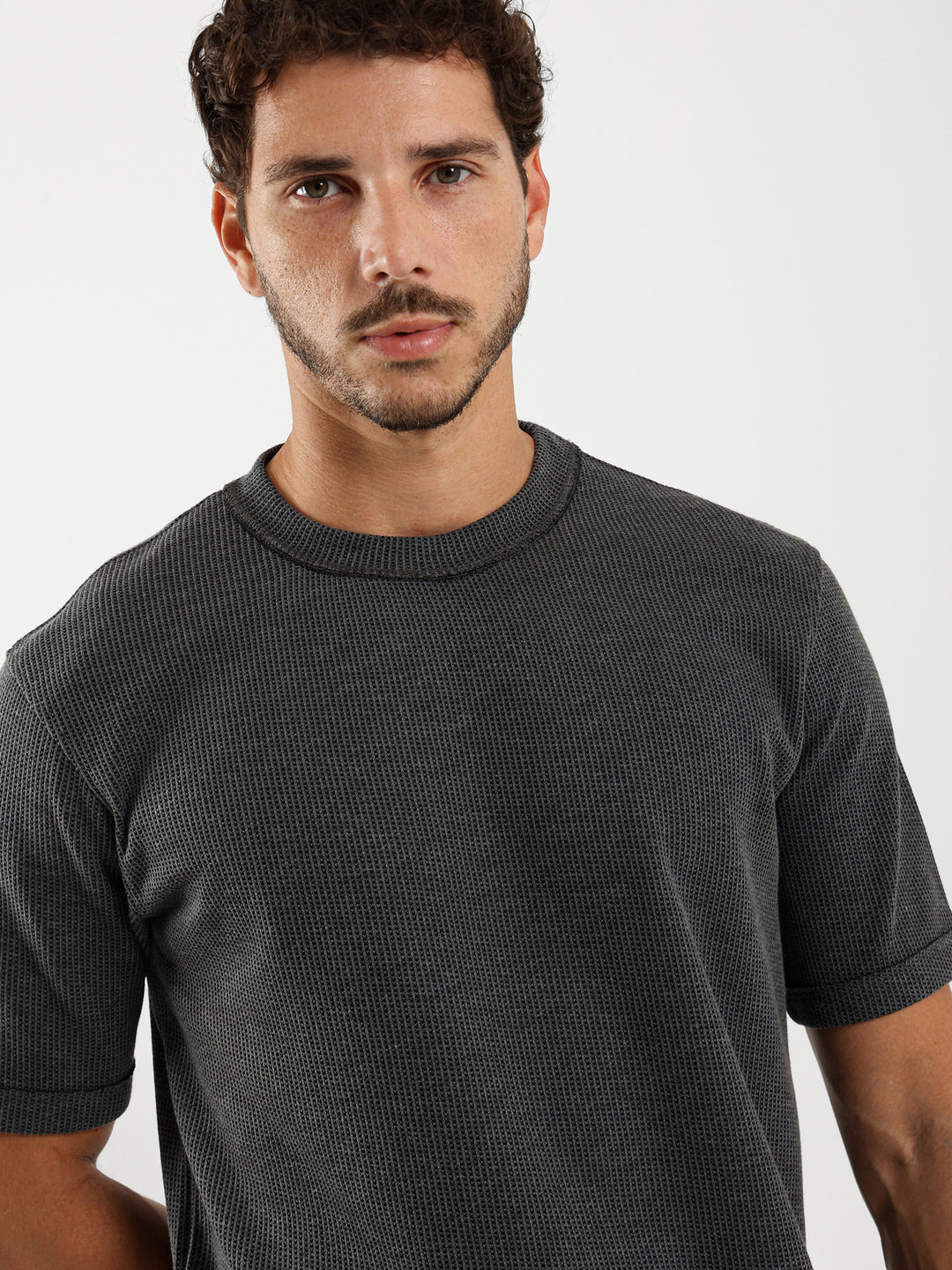 R-Neck T-Shirt With Unfinished Details