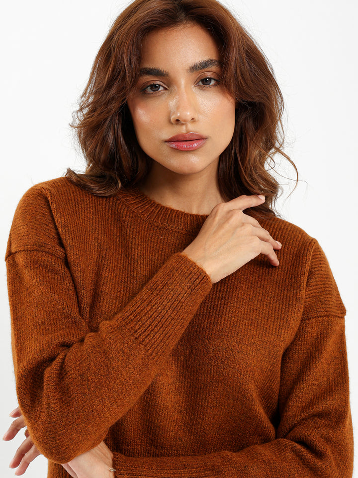 Fitted Waist Round Neck Pullover