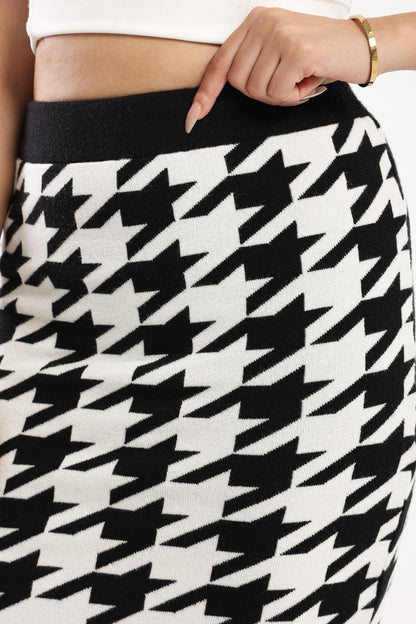 Skirt - Mini Length - Houndstooth Pattern