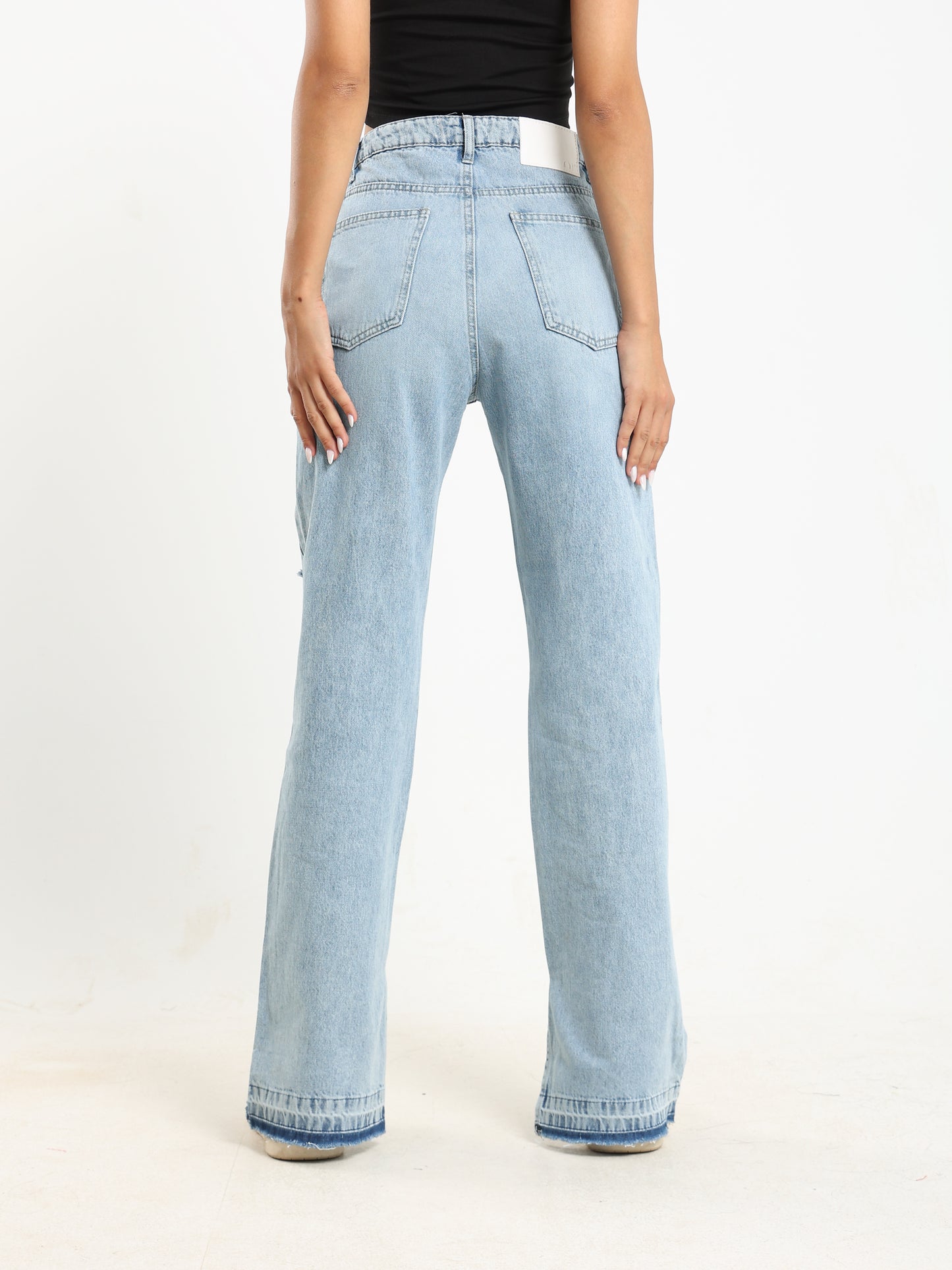 Straight-Leg Jeans with Inner Slit Detail - Outlet