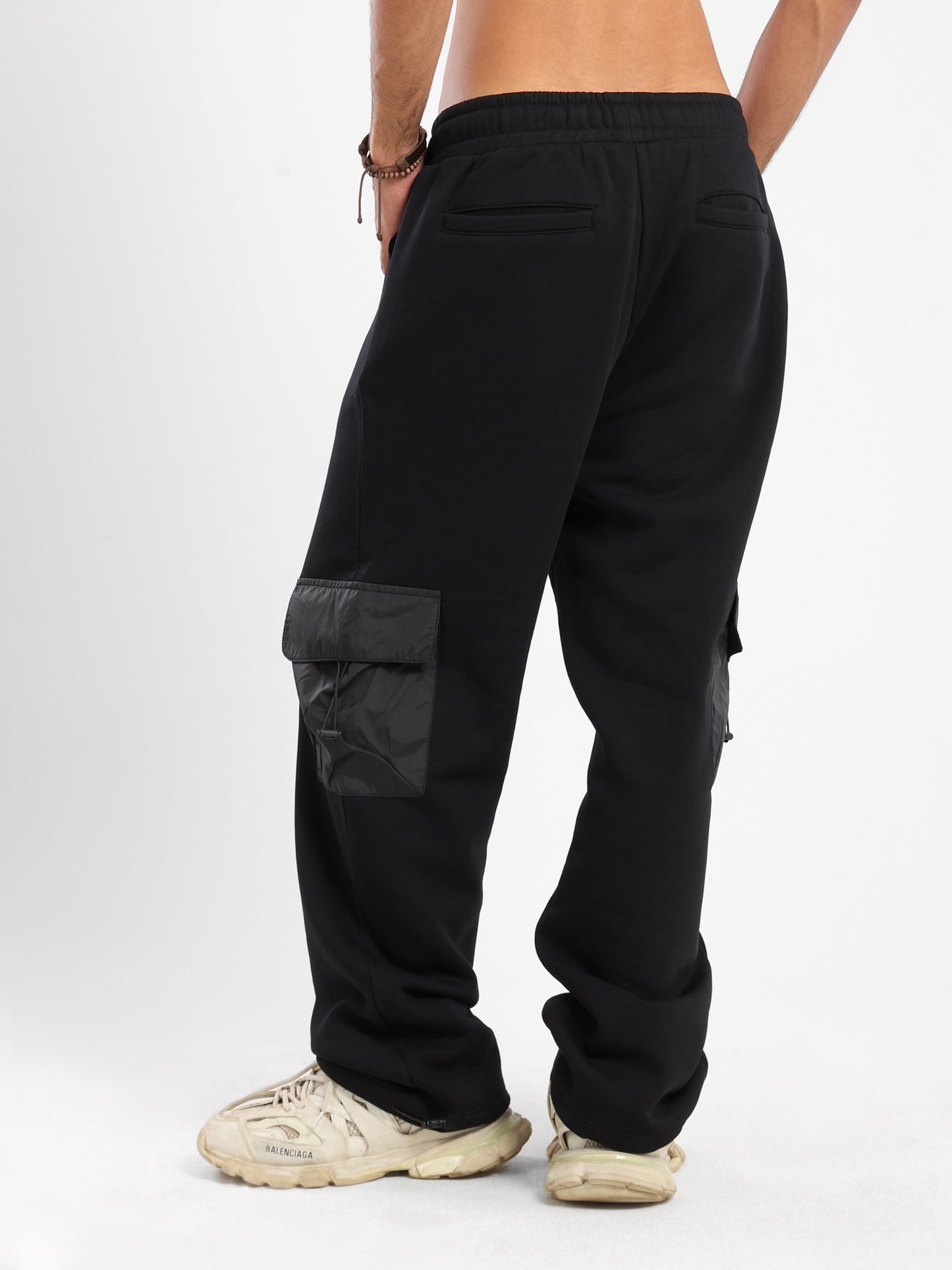Loose Sweatpants with Clean Cargo Pockets