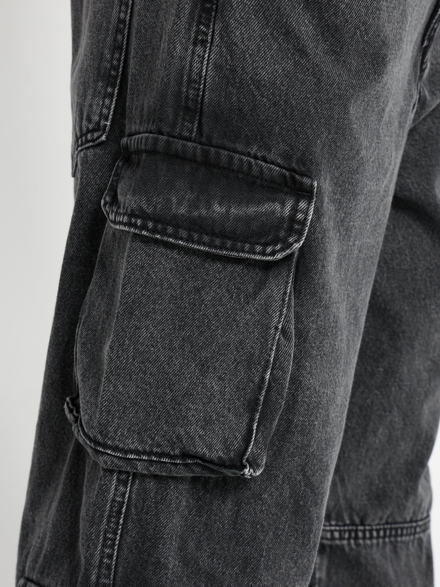 Multi-Pocket Loose Fit Jeans