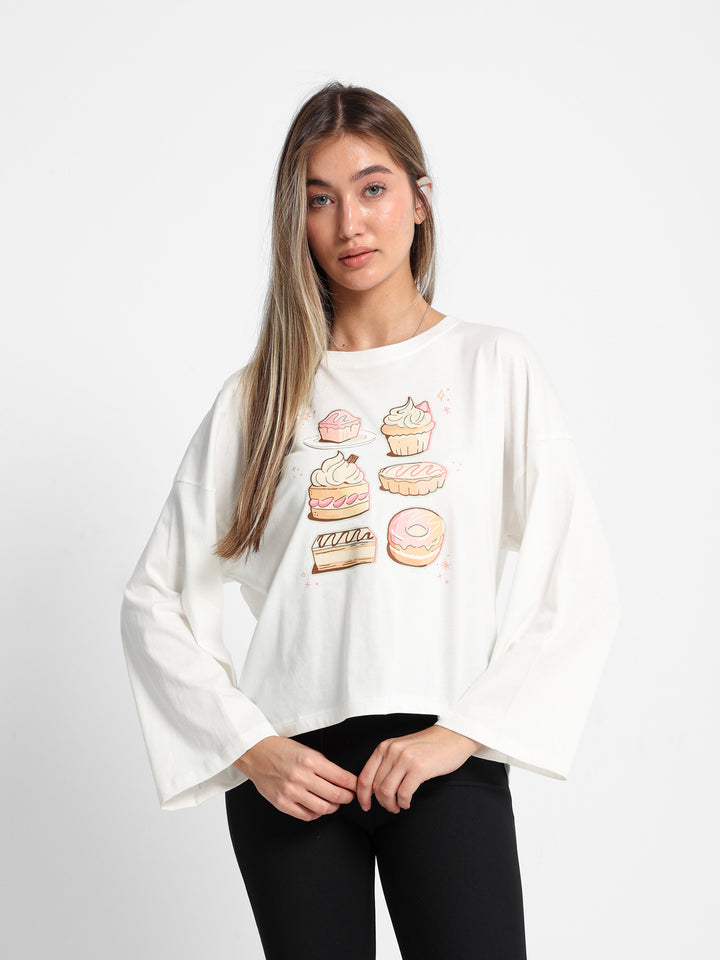 تيشيرت بأكمام طويلة بطبعة رسم "Cakes"