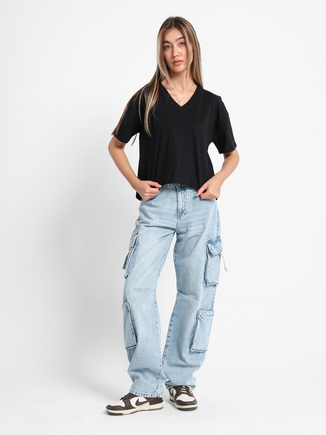 تي شيرت قصير بقصة V-Neck