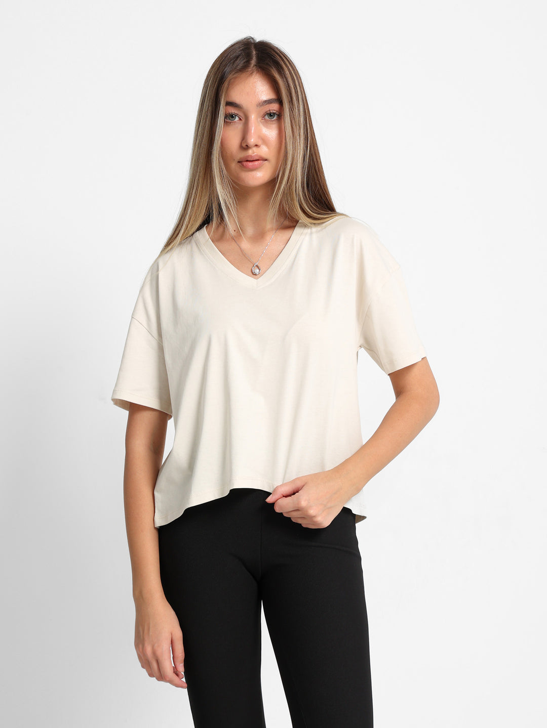 تي شيرت قصير بقصة V-Neck
