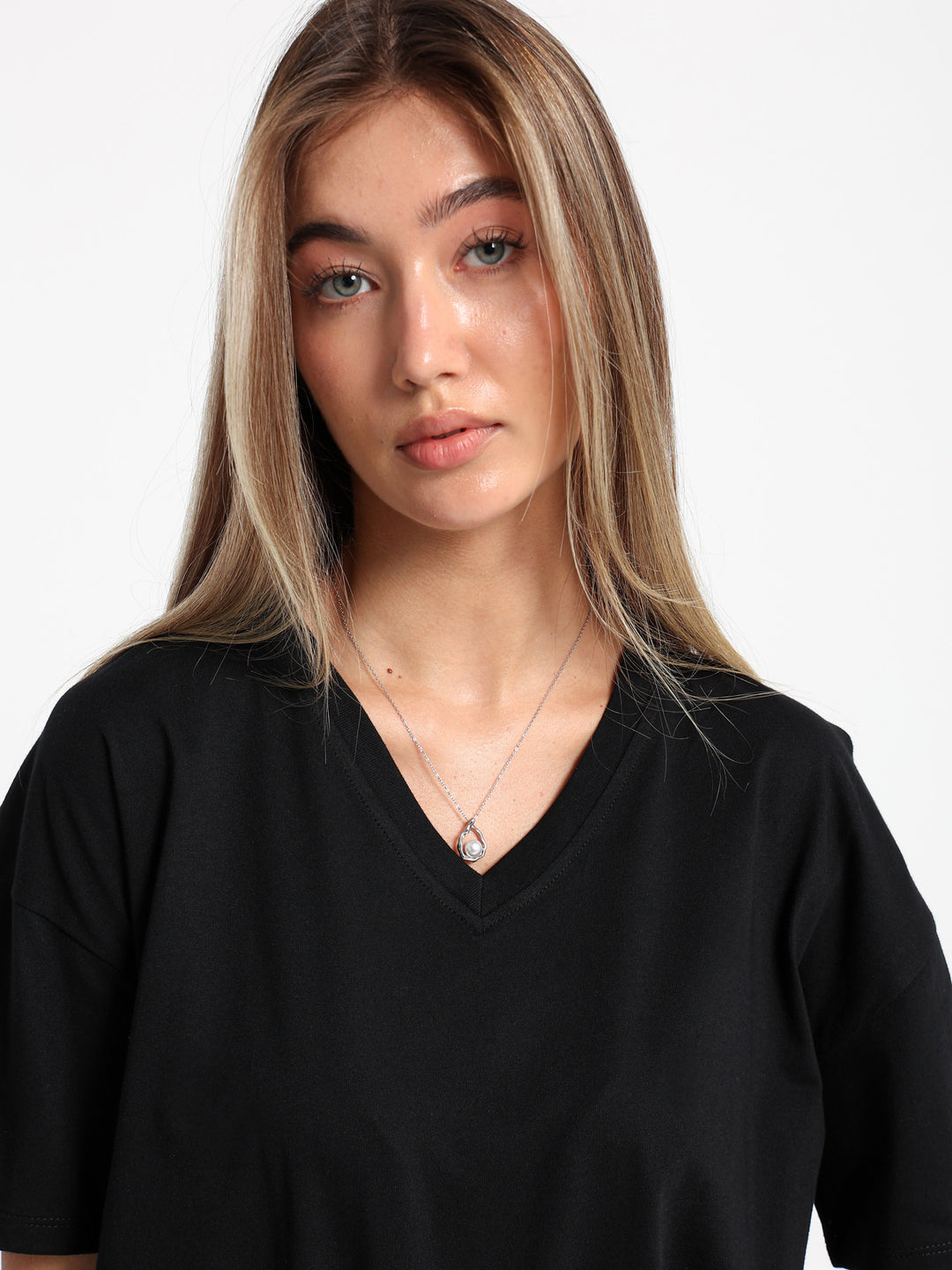 تي شيرت قصير بقصة V-Neck
