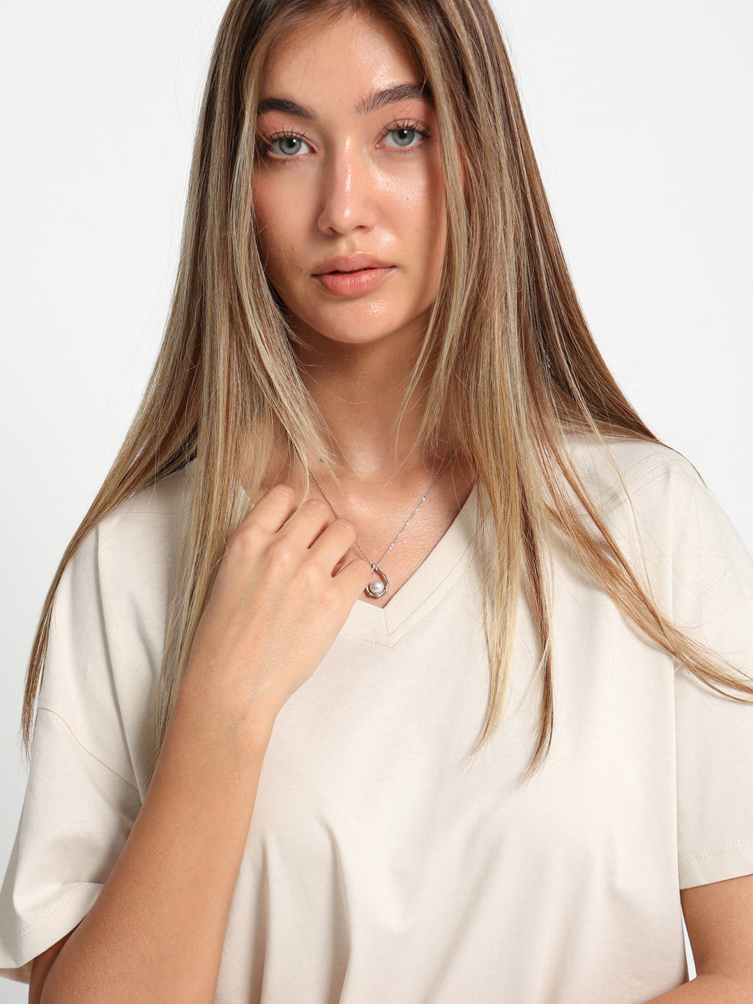 تي شيرت قصير بقصة V-Neck