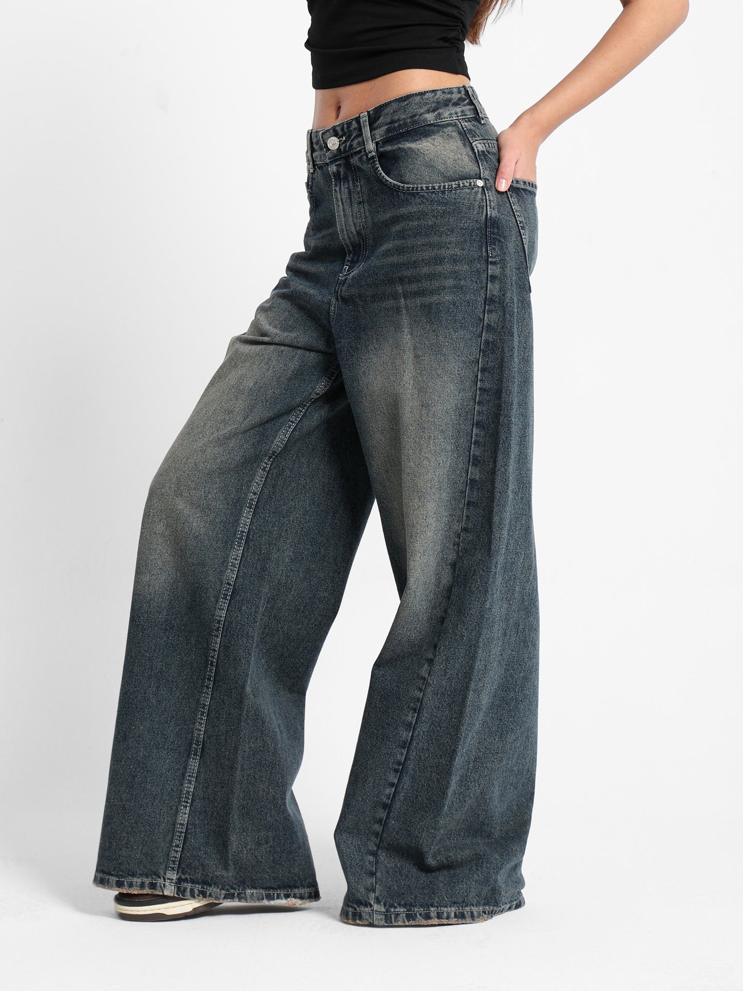 Loose Low-Waist Jeans