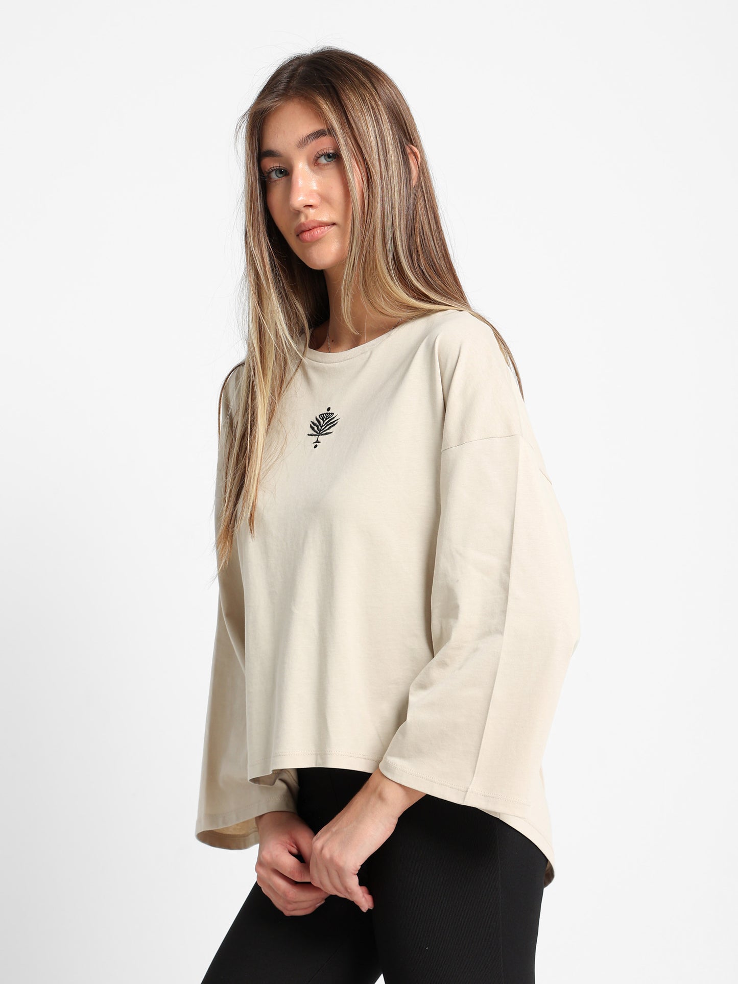Minimal Flower Embroidery T-Shirt
