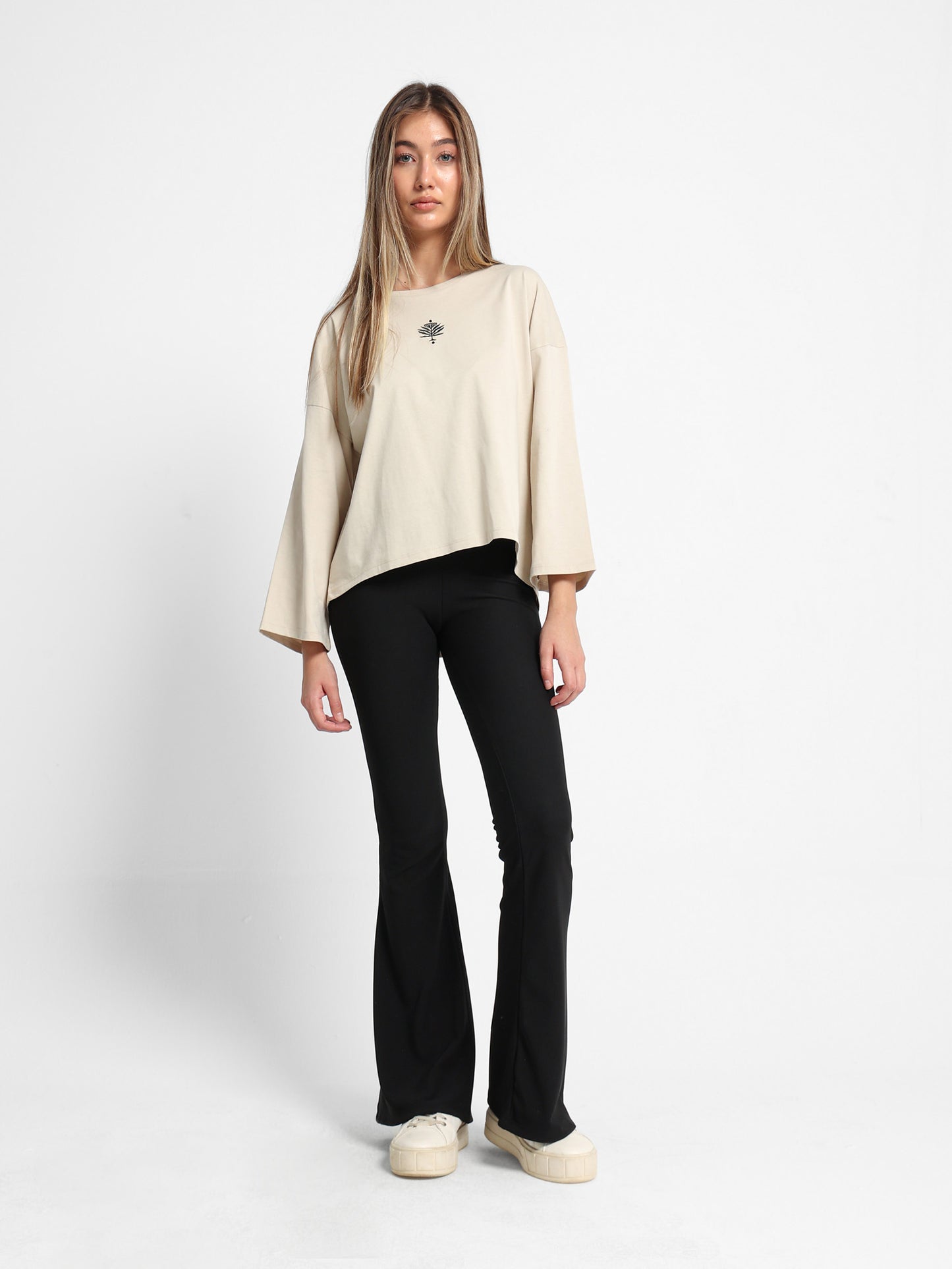 Minimal Flower Embroidery T-Shirt