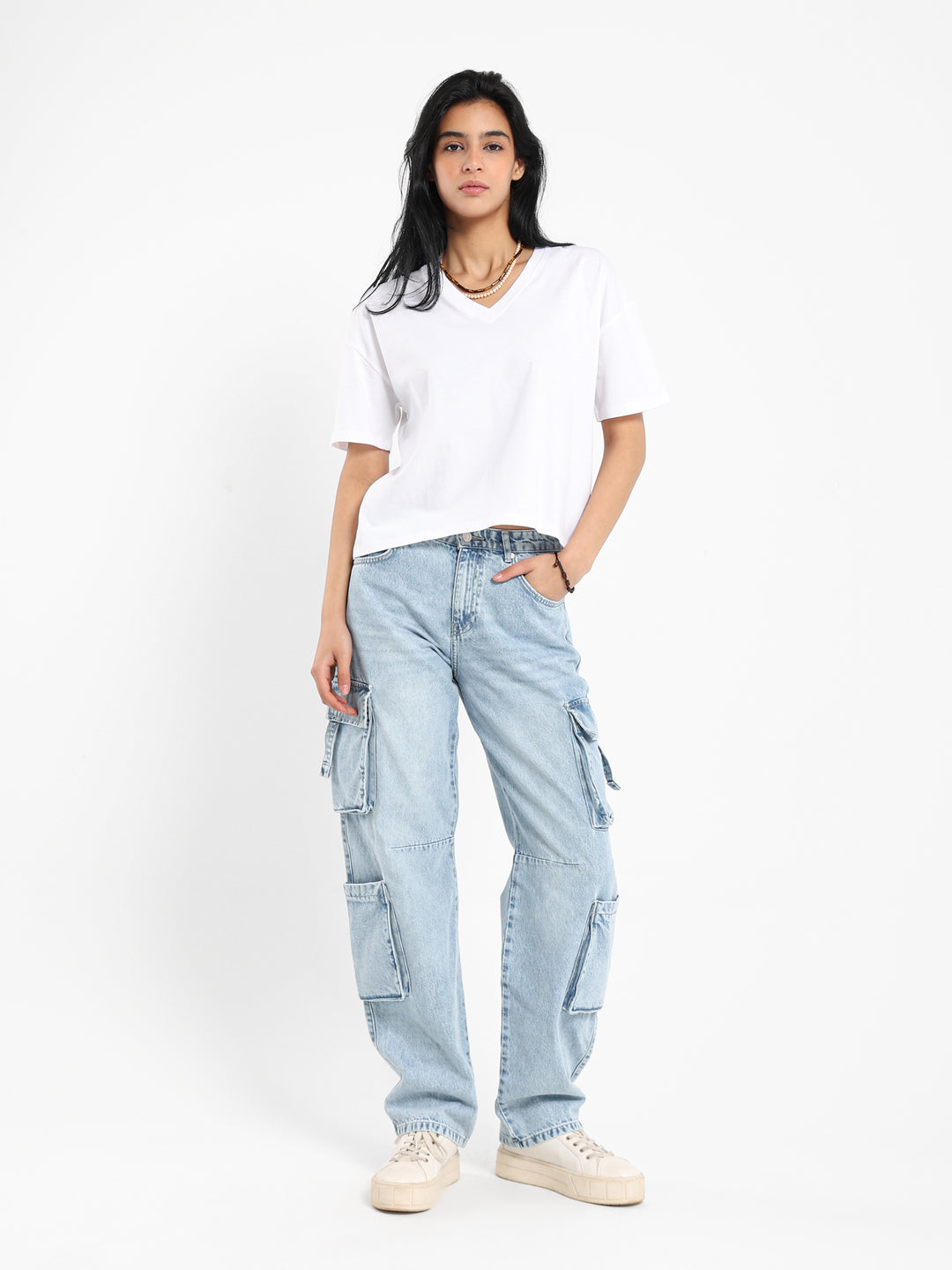 تي شيرت قصير بقصة V-Neck